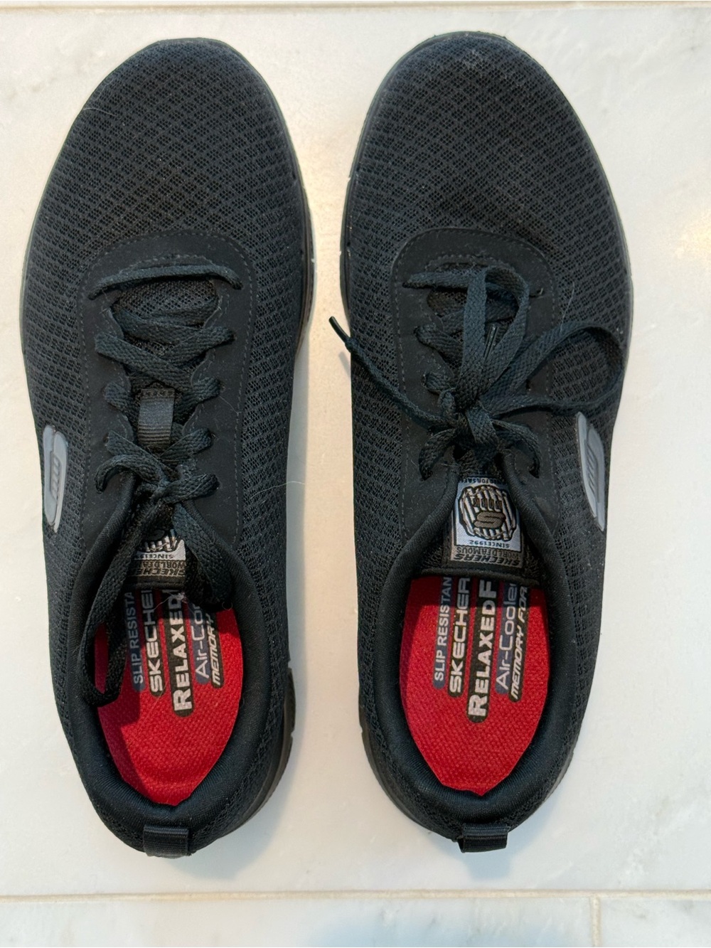 Skechers Black Relaxed Fit Slip-Resistant Sneakers size Women’s 7.5